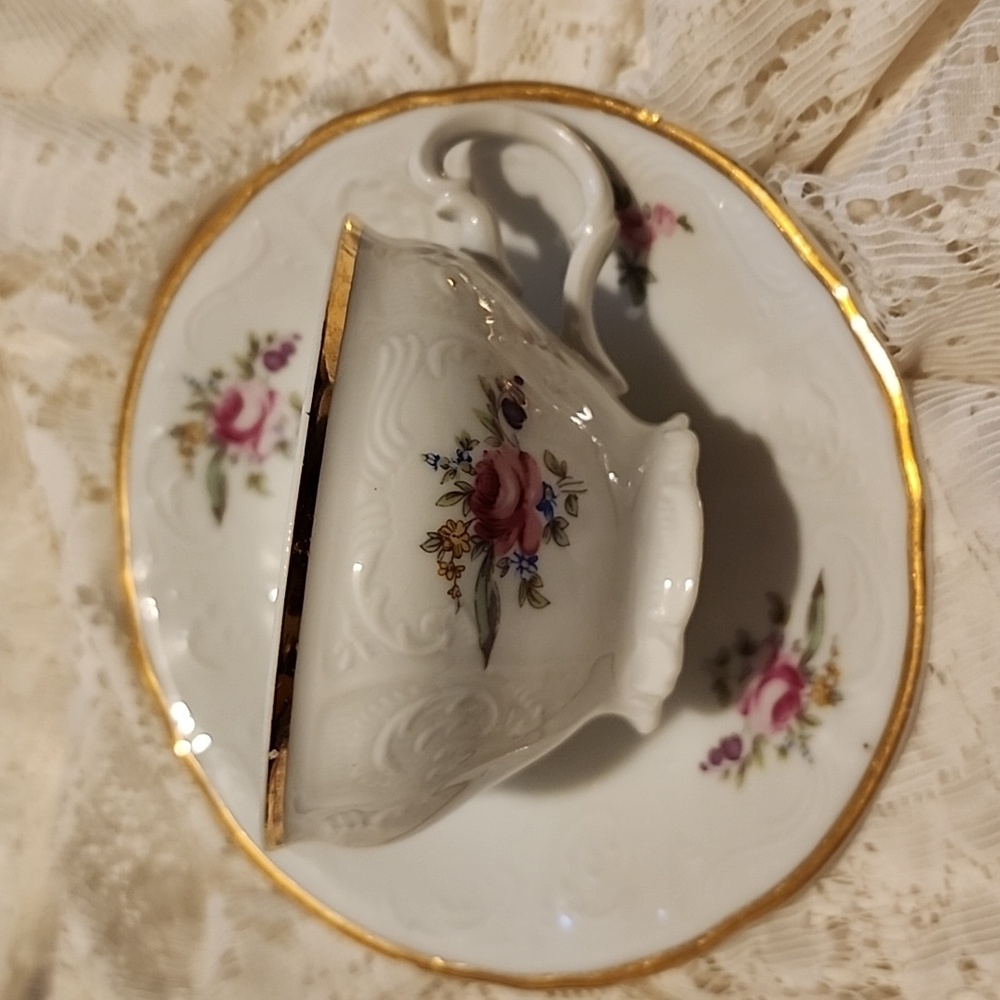 Bernadotte Porcelaine Floral Teacup and Saucer Set with Gold Trim, Cezch, Sonata